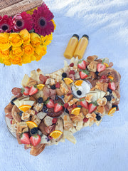 Brunch Charcuterie Board – Bagels, Croissants, Fruit & More