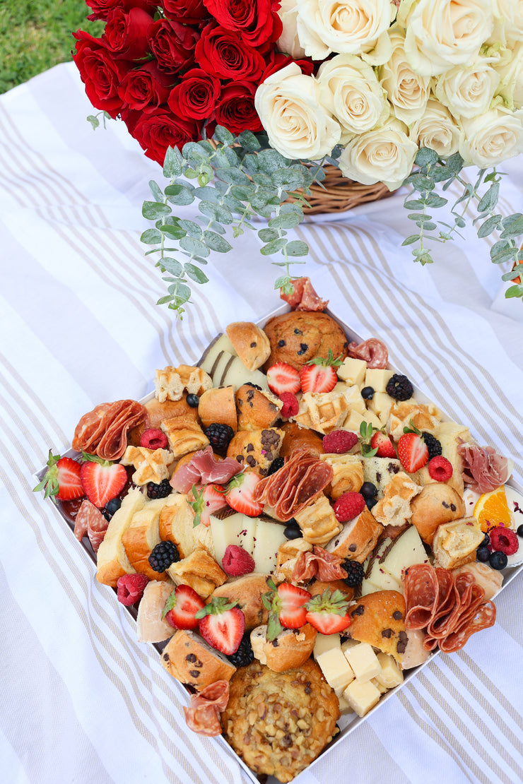 Large Brunch Box – Gourmet Breakfast & Charcuterie for 4–6